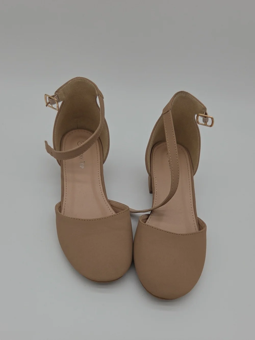 #022 Girls' Classic Ankle-Strap Dress Shoes in Tan